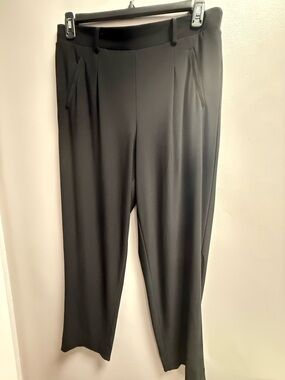 EUC Worn Once White House Black Market Black Tapered Ankle Dress Pants Women’s L